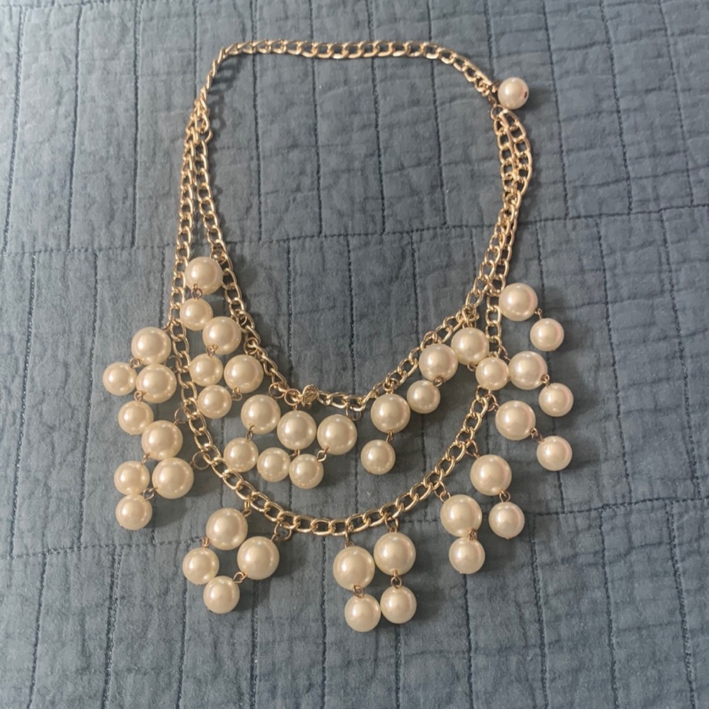 Fancy pearl necklace. EUC.